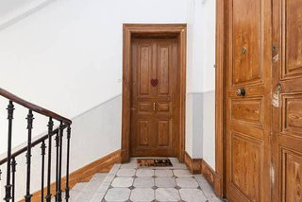 Barla 3 - A Spacious One Bedroom Apartment Near Place Garibaldi Nisa Exterior foto