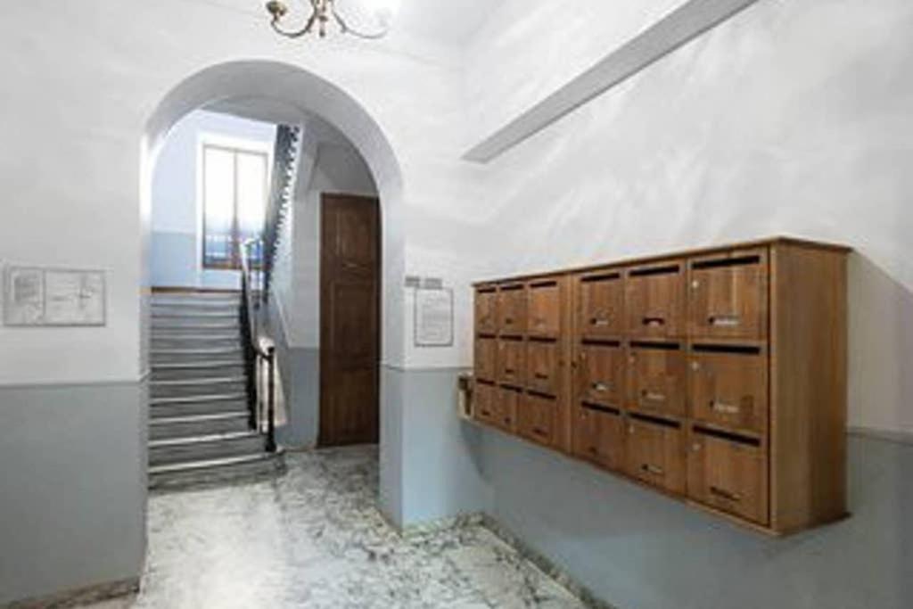 Barla 3 - A Spacious One Bedroom Apartment Near Place Garibaldi Nisa Exterior foto
